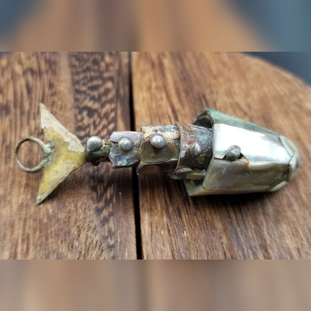 Bass native american mother of pearl carved pendant fish unique P224